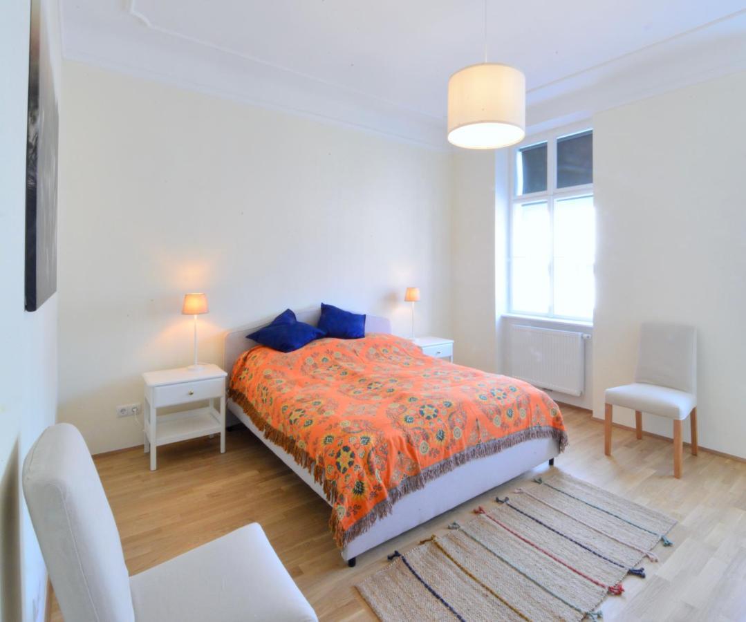 Apartment Spacious And Comfy With 3 Bedrooms *
