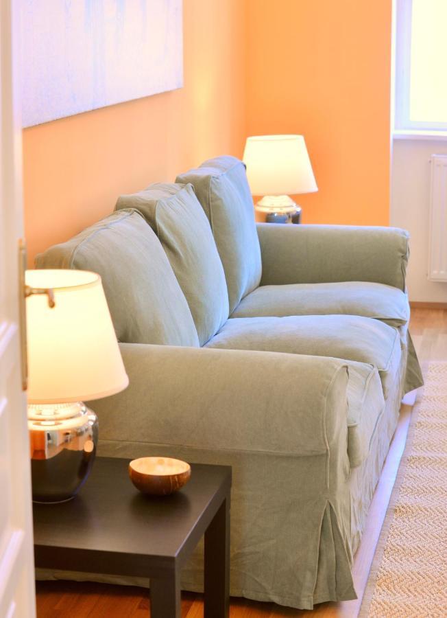 Spacious And Comfy With 3 Bedrooms Apartment *