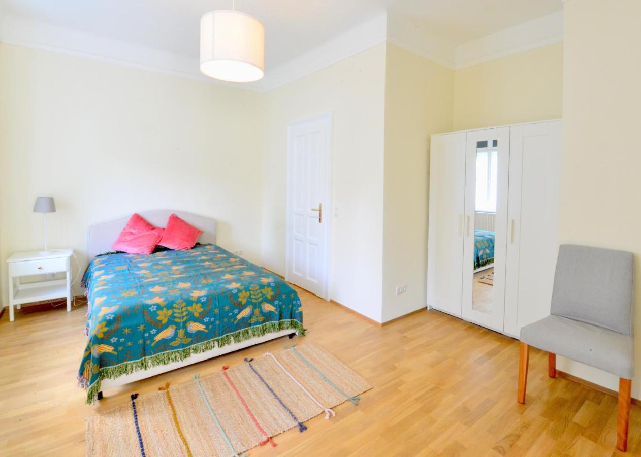Apartment Spacious And Comfy With 3 Bedrooms *