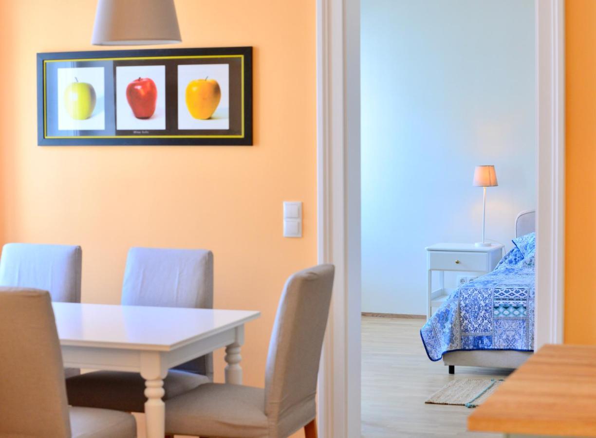 Spacious And Comfy With 3 Bedrooms Apartment *
