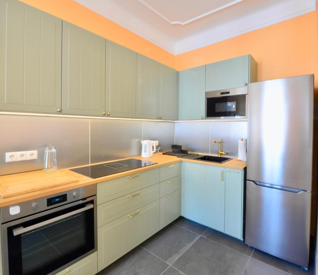 Spacious And Comfy With 3 Bedrooms Apartment