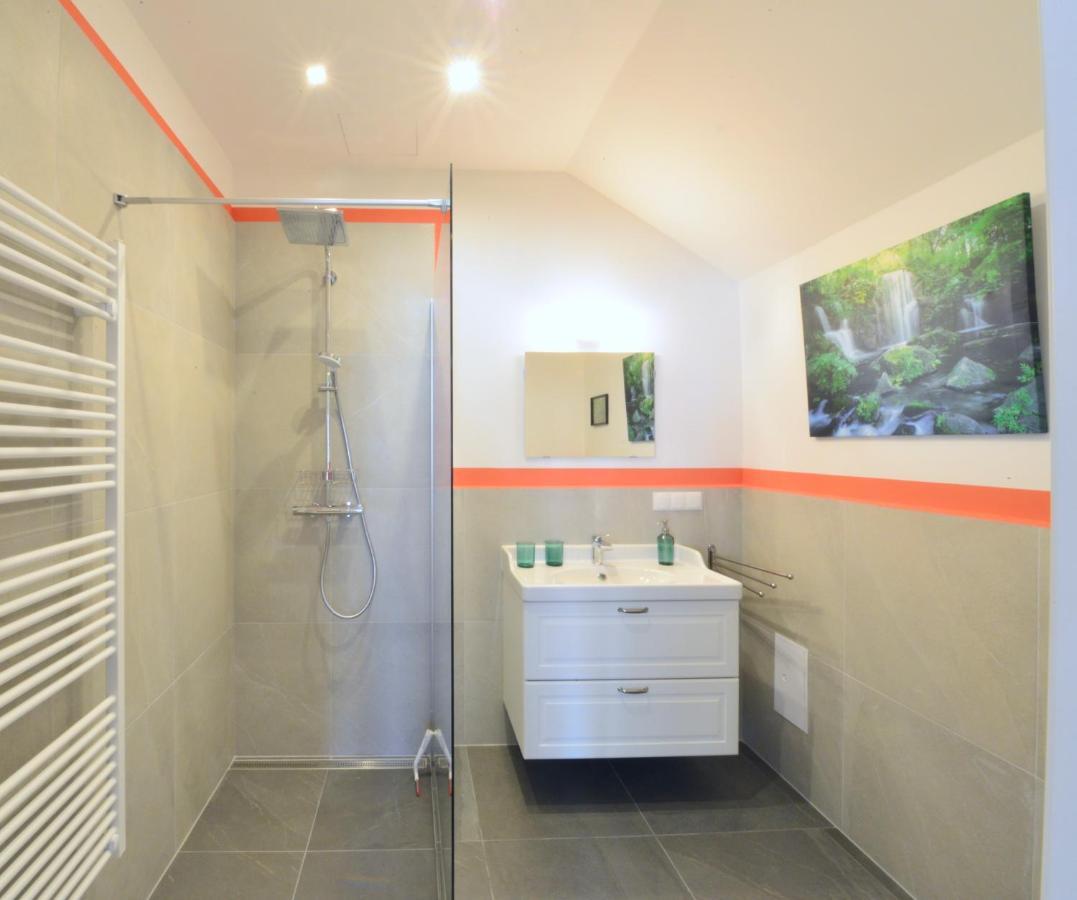 Apartment Spacious And Comfy With 3 Bedrooms *