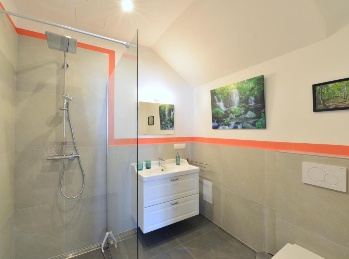 Spacious And Comfy With 3 Bedrooms Apartment *