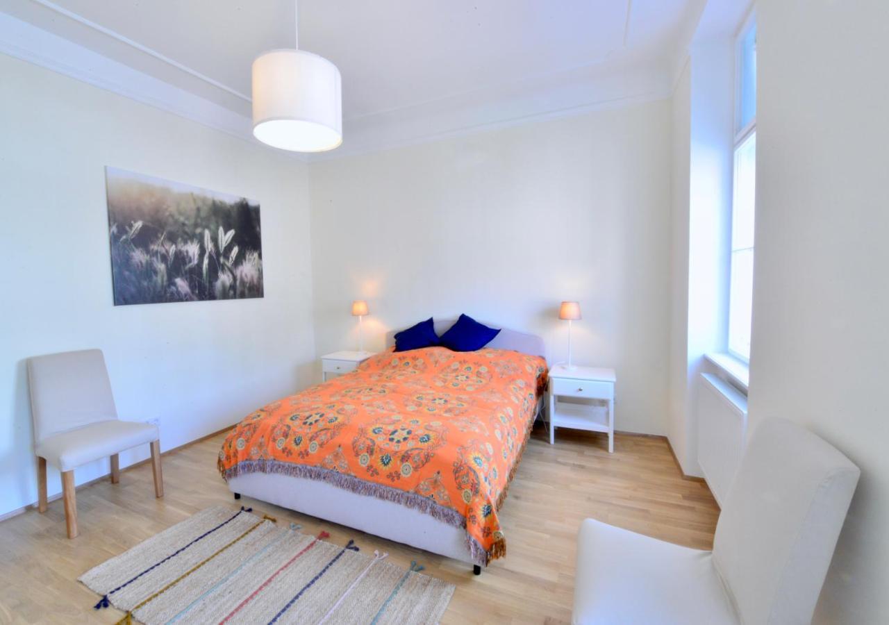 Apartment Spacious And Comfy With 3 Bedrooms *